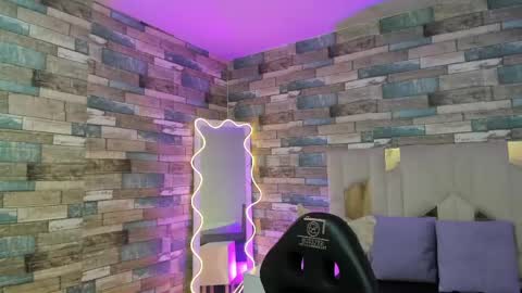  justin  online show from April 17, 11:45 am