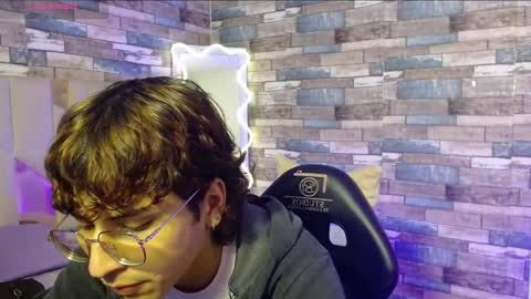  justin  online show from March 9, 3:22 am