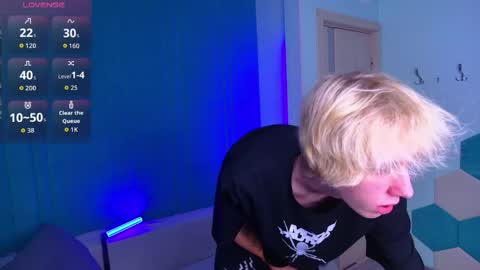 justTEEN online show from April 17, 3:25 pm