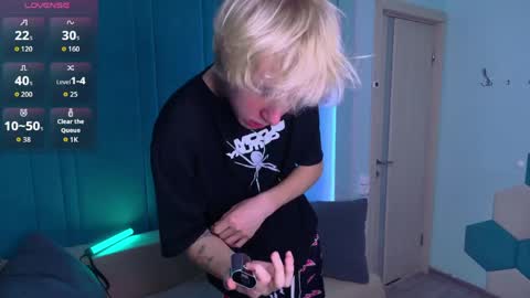 justTEEN online show from April 15, 10:18 am