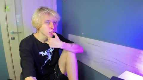 justTEEN online show from April 7, 10:17 am