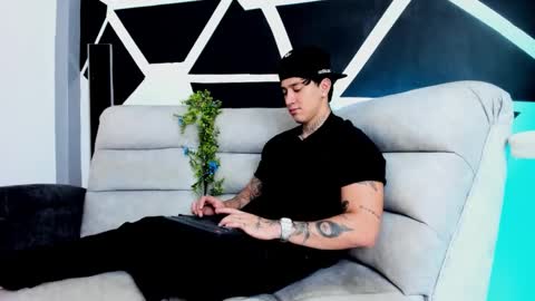 Snapshot of justinfuller_31 chatting on October 19, 7:29 pm justinfuller_31 online show from October 19, 7:29 pm
