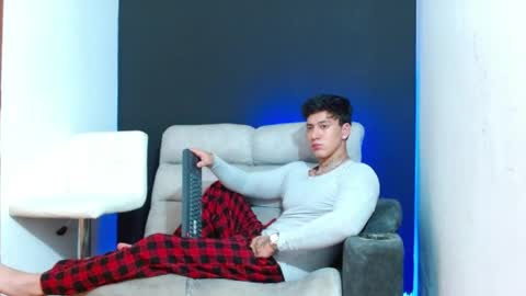 justinfuller_31 online show from April 9, 6:57 pm