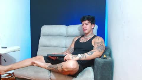 justinfuller_31 online show from May 10, 1:45 am