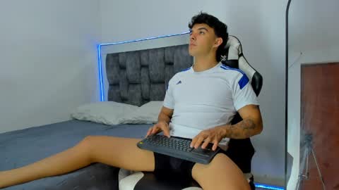 justinmorre online show from April 23, 3:14 am