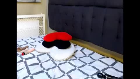 jusybee online show from February 25, 7:06 pm