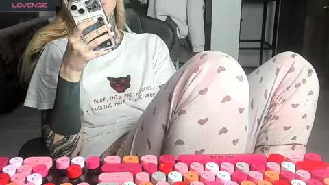 Alice online show from April 21, 2:04 am