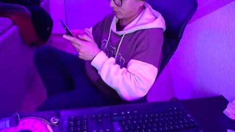 kael_art_d online show from December 25, 6:41 am