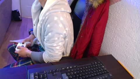 kael_art_d online show from December 29, 6:05 pm