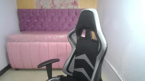 Kailee online show from April 13, 1:04 pm