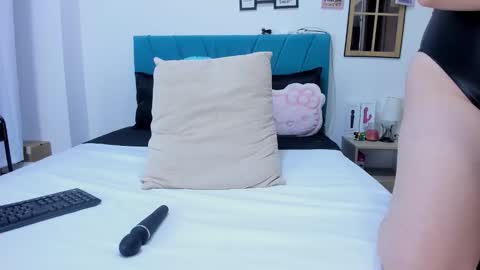 Kamilalopez online show from February 21, 9:51 pm