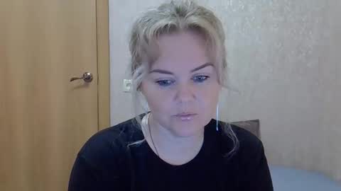 karennelsonx online show from September 18, 12:20 pm