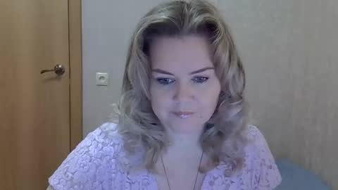 karennelsonx online show from December 5, 10:57 am