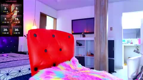 karina4squirt online show from February 19, 5:12 pm