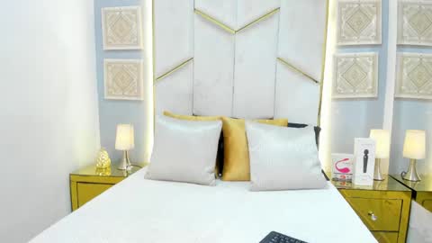 karinaacox online show from April 10, 1:38 pm