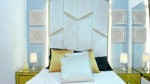 karinaacox online show from April 18, 1:35 pm