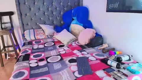 karlamegan online show from October 1, 11:03 pm