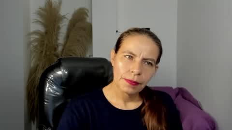 KARLYE online show from April 18, 2:35 am