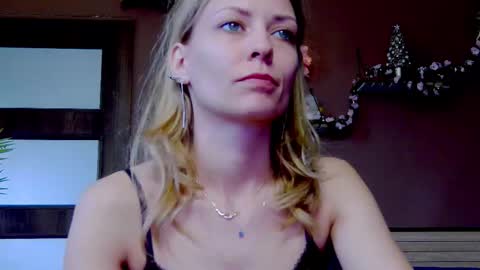 karoline121 online show from December 22, 8:54 am