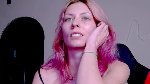 karoline121 online show from November 20, 9:23 pm