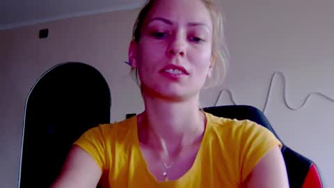 karoline121 online show from October 16, 6:35 am