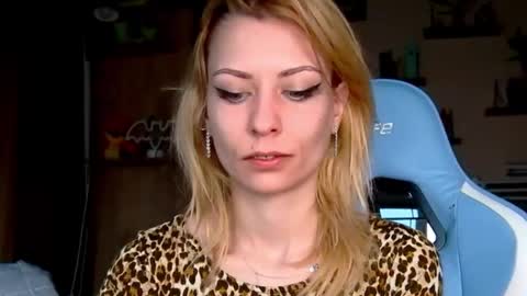 karoline121 online show from March 9, 4:39 am