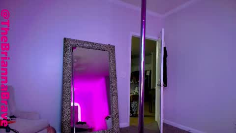 BriannaBrave online show from December 5, 4:01 am