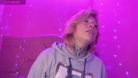 kat_cirice18 online show from March 8, 1:14 pm