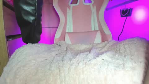 katalinaferreirax online show from November 17, 2:14 am