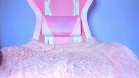 katalinaferreirax online show from July 7, 12:01 am