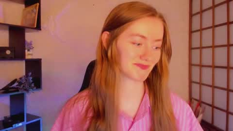 Snapshot of kate_cuddle chatting on February 26, 5:24 am Kate online show from February 26, 5:24 am