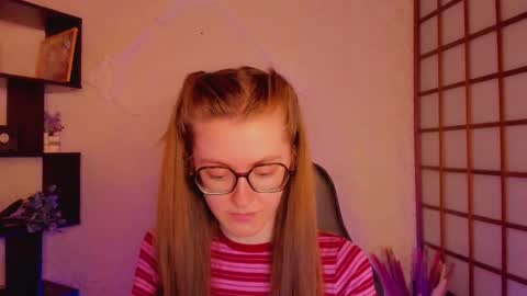 Snapshot of kate_cuddle chatting on February 25, 5:08 am Kate online show from February 25, 5:08 am