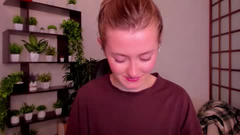 Snapshot of kate_cuddle chatting on October 1, 2:54 am Kate online show from October 1, 2:54 am