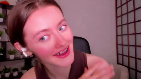 Snapshot of kate_cuddle chatting on October 16, 2:33 am Kate online show from October 16, 2:33 am
