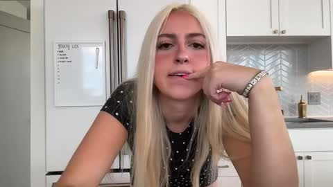 kateharperr online show from February 28, 8:24 pm