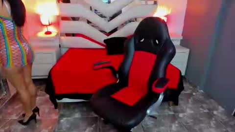 kate Tompson online show from February 4, 4:00 pm