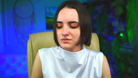 katewillows online show from April 3, 4:19 am