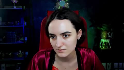 katewillows online show from February 19, 8:13 am