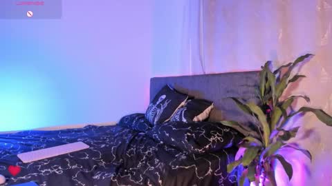 Snapshot of katherin_jonnes chatting on October 18, 5:44 am Kat online show from October 18, 5:44 am