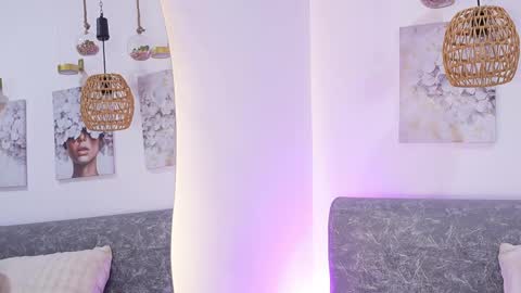 Katie online show from April 10, 11:04 am