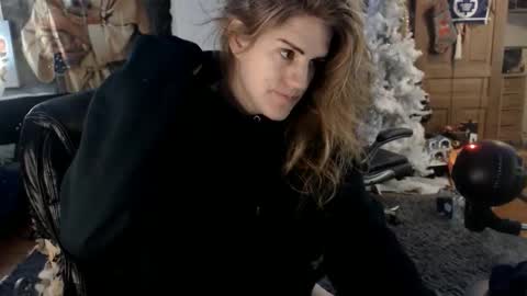 Katie online show from December 19, 7:04 am