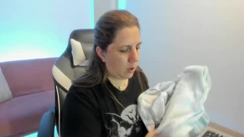 Snapshot of katiee_jones_ chatting on September 18, 12:53 pm Katherine online show from September 18, 12:53 pm
