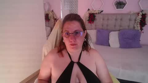 Snapshot of katiee_jones_ chatting on February 9, 12:41 pm Katherine online show from February 9, 12:41 pm