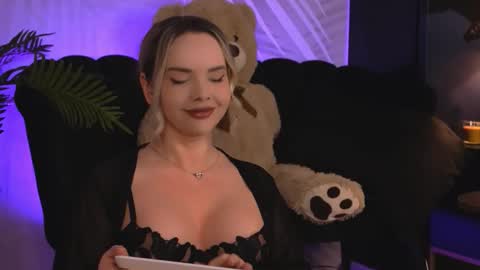 KatJolie online show from February 19, 8:30 pm