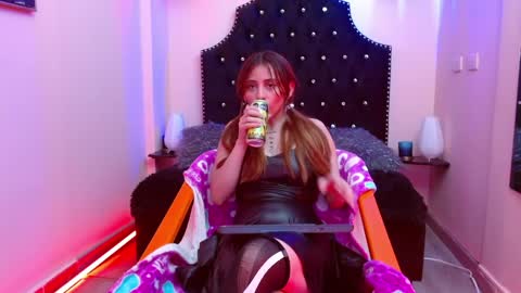 Katniss online show from April 4, 4:52 am