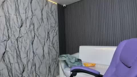 katteyes_ online show from April 21, 9:55 pm