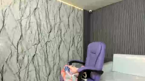 katteyes_ online show from April 14, 10:35 pm