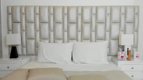 katy blonde girl and paola big boobs online show from February 20, 7:52 pm