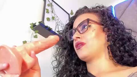 katyrataylor__ online show from April 16, 8:31 pm