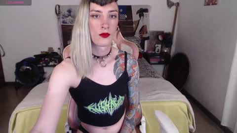 luna   online show from October 15, 11:05 pm